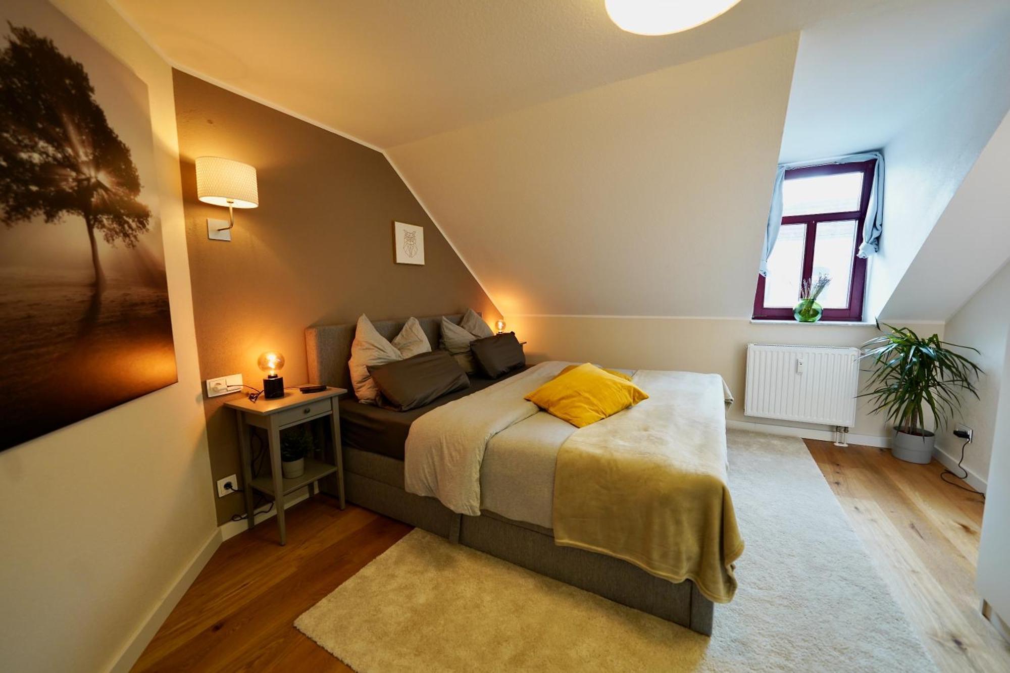 Edler Wohnraum Noble Stadtoase Mit Boxspringbett, Kaffeevollautomat & Parkplatz Zwickau Exterior foto